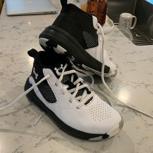 Boy’s Under Armour Black and a white Basketball Shoes Size 13